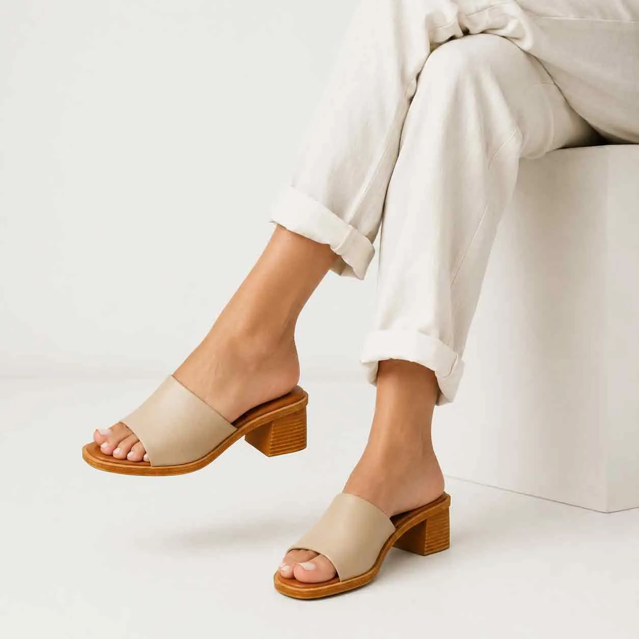 Sandale a demi talon pour femme 500-25 beige miniature